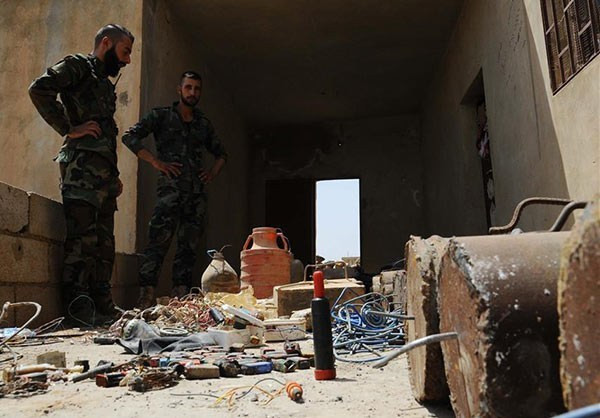 Quân đội Syria đã phát động chiến dịch chống khủng bố từ khu vực Đông Bắc Sweida và giành quyền kiểm soát các thị trấn, làng mạc, bao gồm Deir al-Nasrani, Rajm al-Baqar, đồi Salman, đồi al-Fadeen, Tal Asqar, al-Shahib, al-Mofrateh, Shanwan, al-Saquiyeh, al-Qasr, Tal Banat Baeir, Khebrat al-Saad và Tal al-Saad,...Ảnh: FNA.