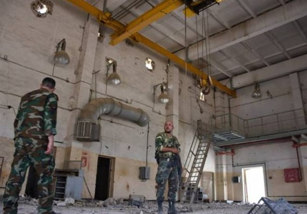 Nguồn tin cho hay, sau khi giải phóng bình nguyên Khanasser, lực lượng chính phủ Damascus chuyển sang tấn công nhóm khủng bố IS đang ngoan cố bám giữ vùng nông thôn phía đông thị trấn Salamiyah. Ảnh: FNA.