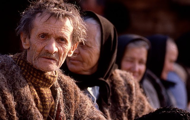 Bộ ảnh chủ yếu nói về cuộc sống của người dân Romania ở vùng Maramures hàng chục năm về trước. Ảnh: VT.