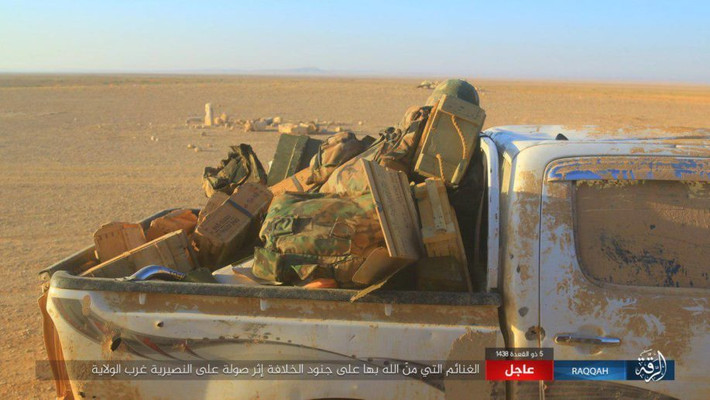 Cuộc tấn công bất ngờ khiến lực lượng chính phủ Syria phải tạm thời rút lui khỏi một số căn cứ. Ảnh: AMN.
