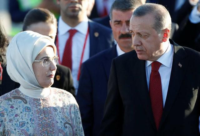 Tổng thống Thổ Nhĩ Kỳ Erdogan và phu nhân, bà Emine, tại thành phố Hamburg ngày 6/7.