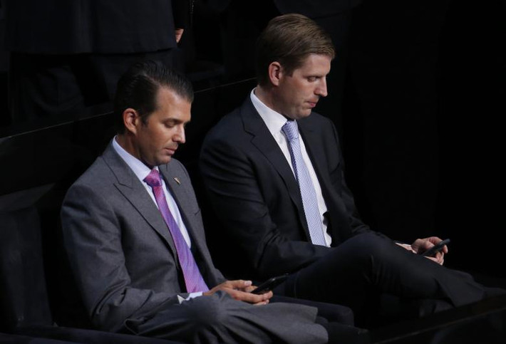 Donald Trump Jr và Eric Trump tại Cleveland, Ohio, hồi tháng 7/2016.