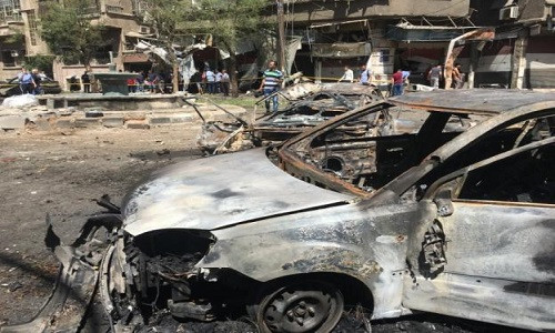 Trong khi đó, theo Cơ quan Giám sát Nhân quyền Syria (SOHR), ít nhất 21 người thiệt mạng khi ba chiếc xe bom phát nổ tại thủ đô Damascus hôm nay.