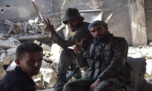 Hãng Fars (Iran) đưa tin, quân đội Syria đã đẩy mạnh các cuộc tấn công nhằm vào tuyến phòng thủ của nhóm khủng bố ở Đông Ghouta và giành lại quyền kiểm soát thêm nhiều vùng đất ở Ayn Tarma. Ảnh: FNA.