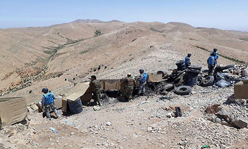 Trong khi đó, lực lượng Syria cũng giao tranh ác liệt với các tay súng khủng bố tại cao điểm Arsal và giành lại quyền kiểm soát một số cứ điểm Sha’abat al-Sharaf, Heqab Wadi al-Kheil, Zalil Wadi al-Reihan, Wadi al-Reihan và Haqab al-Tabah. Ảnh: FNA.