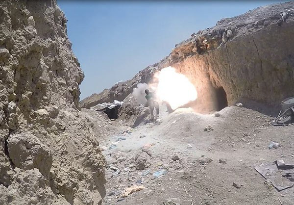 “Trong khi đó, chiến đấu cơ Syria dồn dập oanh kích căn cứ của nhóm khủng bố ở Ayn Tarma, gây tổn thất nặng nề cho bọn chúng”, nguồn tin cho hay. Ảnh: FNA.