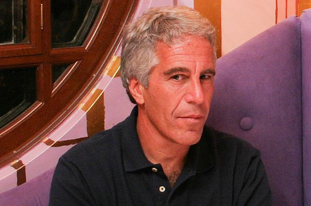 Đoạn email trao đổi này được tiết lộ gần hai tuần sau khi tỷ phú Jeffrey Epstein (ảnh) tự tử trong phòng giam ngày 10/8 tại New York trong thời gian bị giam giữ để chờ xét xử. Ảnh: NYP.
