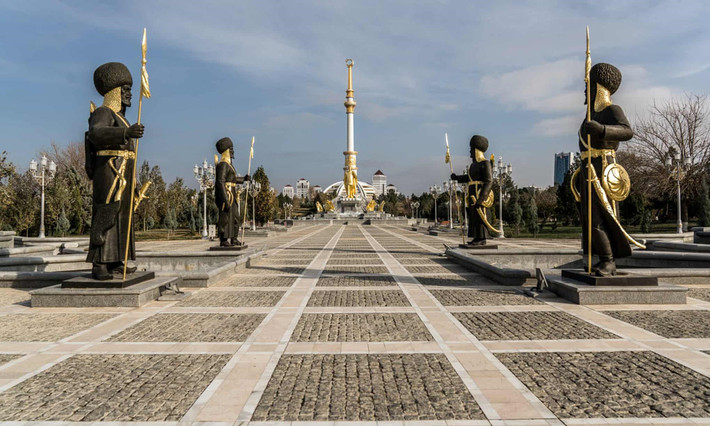 Xét về độ bí ẩn, Turkmenistan không kém cạnh Triều Tiên. Việc kiểm soát nghiêm ngặt khiến cho rất ít thông tin có thể ra khỏi đất nước này. Hầu hết trang mạng nước ngoài đều bị chặn. Ảnh: CNN.