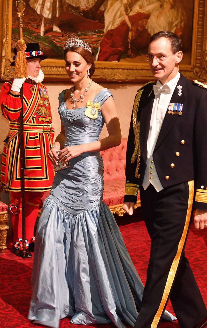 Công nương Kate Middleton đẹp lộng lẫy khi tham dự bữa tiệc tại Cung điện Buckingham ngày 23/10/2018.