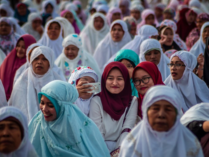 Nam giới Indonesia cao trung bình 163,55 cm và nữ giới nước này có chiều cao trung bình 152,79 cm.