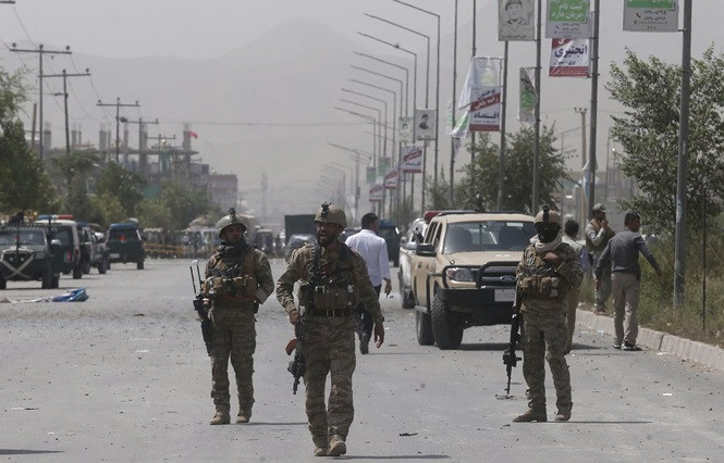 Phiến quân Taliban sau đó lên tiếng trách nhiệm vụ đánh bom này. Được biết, vụ tấn công diễn ra trong bối cảnh Taliban và Mỹ đang chuẩn bị tiến hành một vòng đàm phán mới. Ảnh: AP.