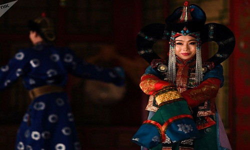 Sự kiện quan trọng trong năm là lễ hội đầy màu sắc Naadam, diễn ra trên cả nước. Lễ hội là kỳ nghỉ kéo dài ba ngày, từ 11 đến 13/7.