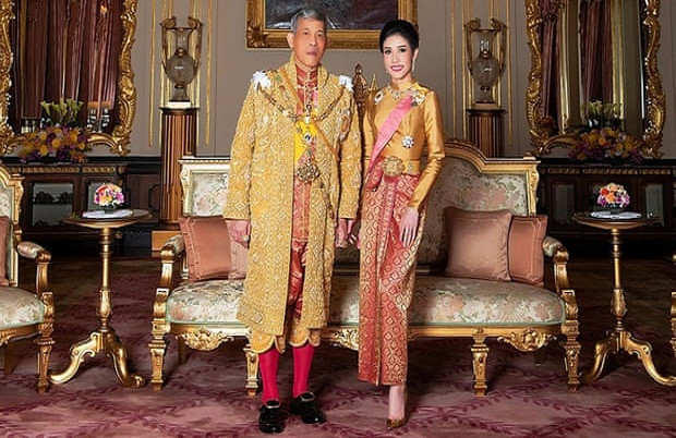 Trước đó, Vua Maha Vajirusongkorn, còn được gọi là Rama X, đã sắc phong bà Sineenat Wongvajirapakdi, 34 tuổi, làm Hoàng quý phi tại một buổi lễ được tổ chức vào dịp sinh nhật 67 tuổi của ông hôm 28/7. Bà trở thành Hoàng quý phi đầu tiên của Thái Lan sau gần 1 thế kỷ. Ảnh: Getty.