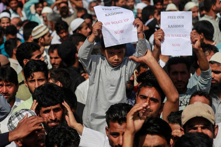 Ngày 13/8, Chính phủ Pakistan quyết định đưa Ấn Độ và vấn đề Kashmir ra trước Hội đồng Bảo an Liên Hợp Quốc.