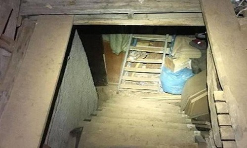 Tháng 11/2017, cảnh sát đã bắt giữ Aloisio Francesco Rosario Giordano, 52 tuổi, sau khi tên này bị phát hiện giam giữ một cô gái 29 tuổi người Italy làm nô lệ tình dục dưới tầng hầm suốt một thập kỷ. Ảnh: TS.