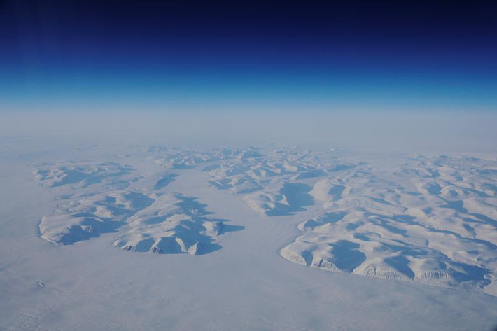 Đa phần diện tích bề mặt Greenland bị băng tuyết bao phủ. Mời độc giả xem thêm video về ngôi làng ở "tận cùng Trái đất" (Nguồn: VTC14)
