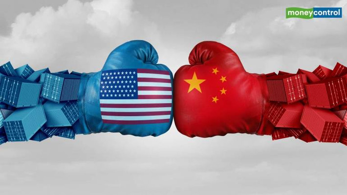 Chỉ vài giờ sau đó, Tổng thống Mỹ Donald Trump tuyên bố sẽ tăng mức thuế thêm 5% đối với khoảng 550 tỷ USD hàng hóa Trung Quốc. Cụ thể, Mỹ sẽ áp thuế 30% với 250 tỷ USD hàng Trung Quốc từ ngày 1/10 và thuế 15% với 300 tỷ USD hàng hóa còn lại từ ngày 1/9. Ảnh: MC.