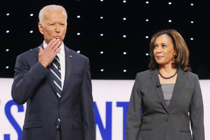 Theo kết quả cuộc thăm dò do Đại học Monmouth tiến hành công bố ngày 25/7, ông Joe Biden hiện đang dẫn đầu với 27 điểm cách biệt so với ứng cử viên theo sát ông là Thượng nghị sĩ Kamala Harris.