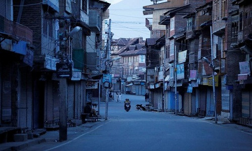 Chưa đầy một ngày sau khi công bố sẽ nới lỏng lệnh giới nghiêm ở Jammu và Kashmir, Ấn Độ lại siết lại kiểm soát tại khu vực hôm 19/8.