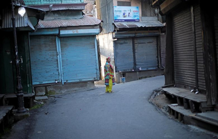 Con phố vắng vẻ ở Srinagar, thủ phủ của vùng Kashmir, ngày 20/8.