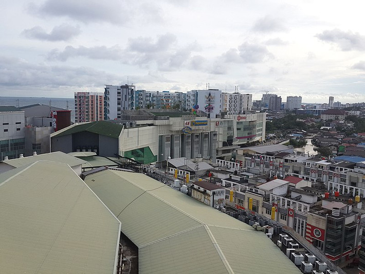Thủ đô mới, nằm cách Jakarta khoảng 1.400 km, sẽ giúp giảm bớt gánh nặng cho thành phố lớn nhất trên đảo Java hiện nay. Ảnh: Wikipedia. Mời độc giả xem thêm video: Núi lửa Sinabung ở Indonesia phun trào (Nguồn: VTC14)
