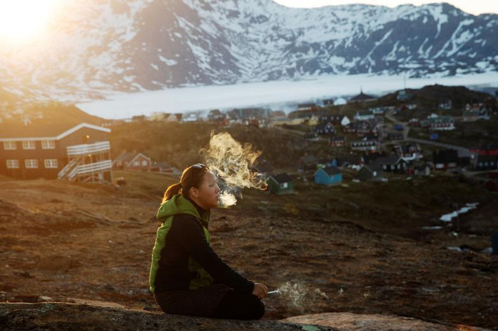 Greenland được cho là rất giàu tài nguyên thiên nhiên nhưng hầu hết chúng chưa được khai thác bởi phần lớn diện tích hòn đảo bị băng bao phủ.