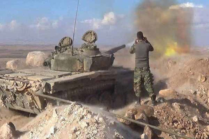 "Lực lượng chính phủ Damascus đã kiểm soát hoàn toàn Khan Sheikhoun sau khi tiến vào thị trấn này từ mọi hướng hôm 22/8 và dọn sạch những bãi mìn, chất nổ mà các tay súng phiến quân bỏ lại trong thị trấn", AMN đưa tin. Ảnh: TT.