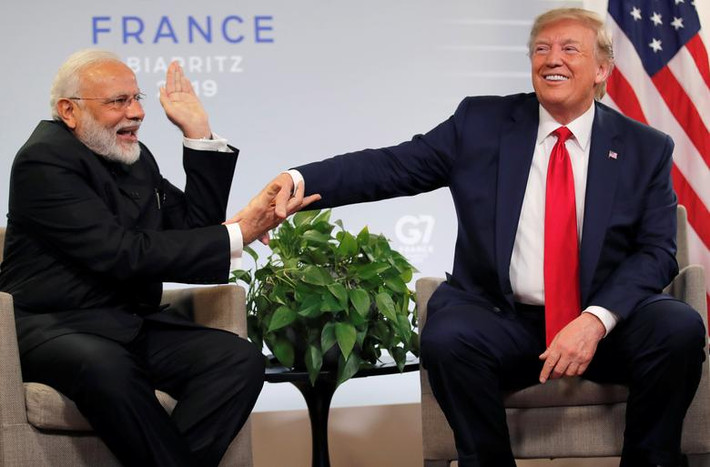 Thủ tướng Ấn Độ Narendra Modi (trái) gặp song phương Tổng thống Trump ngày 26/8.