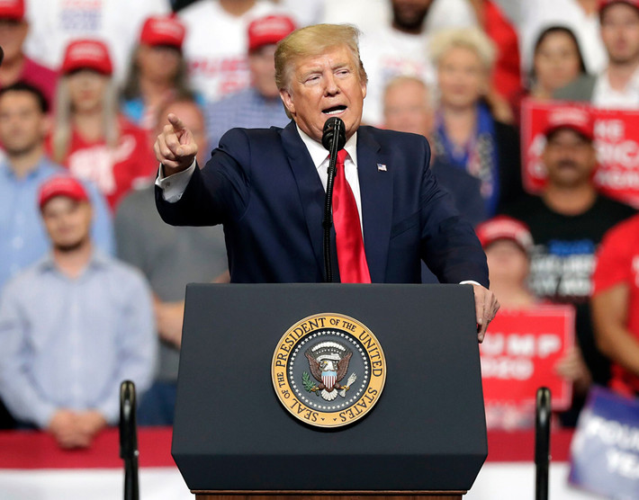 Tháng 5/2018, Tổng thống Donald Trump một lần nữa lại có phát ngôn gây sốc khi gọi một số người nhập cư bất hợp pháp là "con vật". Ảnh: DL.