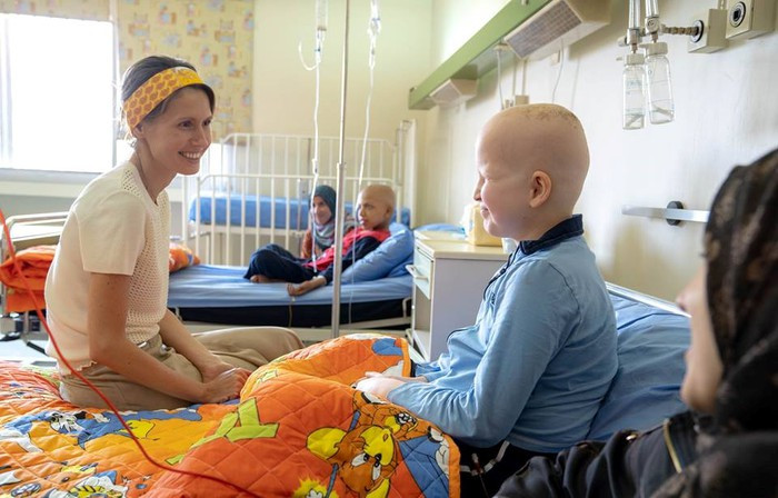 "Đệ nhất phu nhân Syria đã thăm hỏi nhiều em nhỏ và động viên các em trong cuộc chiến chống lại căn bệnh ung thư", nguồn tin cho hay. Ảnh: AMN.