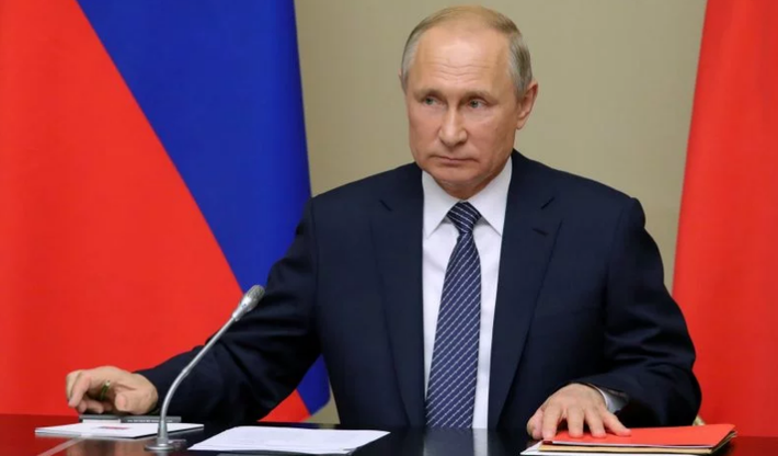 Theo Business Insider, Tổng thống Nga Vladimir Putin cao 1,7 mét. Được biết, Tạp chí Forbes đã bầu chọn ông Putin là nhân vật quyền lực nhất thế giới trong 4 năm liên tiếp, từ năm 2013 tới năm 2016.