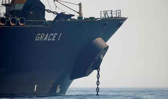 Như tin tức đã đưa, căng thẳng giữa Iran và Anh bắt đầu bùng phát sau khi tàu chở dầu Grace 1 của Tehran bị bắt giữ trên eo biển Gibraltar hôm 4/7. Grace 1 bị nghi ngờ chở dầu thô tới nhà máy lọc dầu Banias của Syria, vi phạm lệnh cấm vận của Liên minh Châu Âu. Ảnh: Express.
