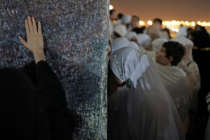 Nhiều tín đồ tập trung cầu nguyện trên "núi Mercy", cách trung tâm Mecca khoảng 20 km về phía đông hôm 10/8.