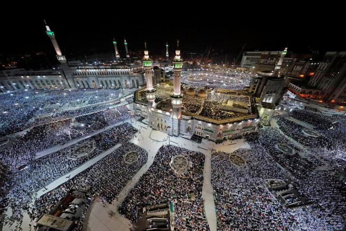 Thánh địa Mecca đông nghẹt người nhìn từ trên cao.