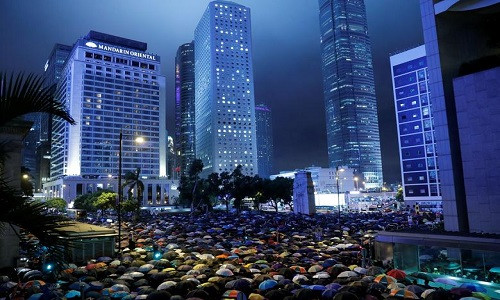 Theo hãng thông tấn Reuters, ngày 2/8, hàng nghìn công chức đã tham gia vào cuộc biểu tình ở Hong Kong nhằm bày tỏ sự phản đối chính quyền đặc khu. (Nguồn ảnh: Reuters)