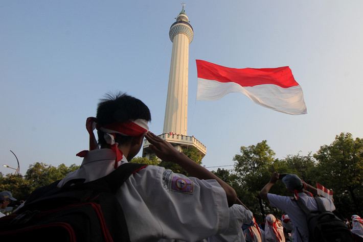 Lễ thượng cờ tại nhà thờ Al Akbar Surabaya, miền Đông Java. Ảnh: Infopublik
