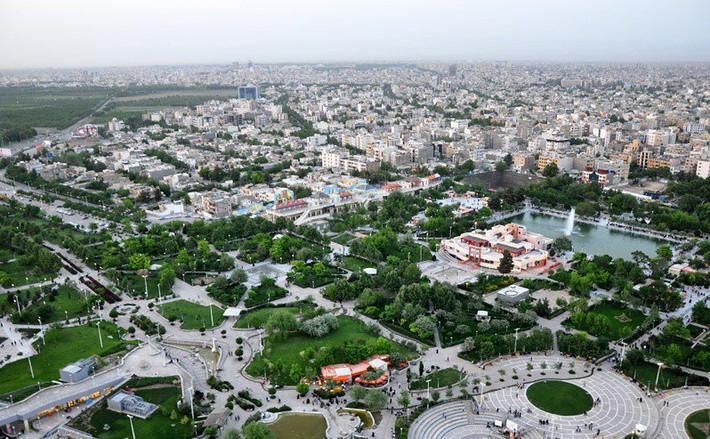 Iran là một thành viên sáng lập của Liên Hợp Quốc, Tổ chức Hợp tác Kinh tế, Tổ chức Hợp tác Hồi giáo và Tổ chức các nước xuất khẩu dầu mỏ (OPEC).