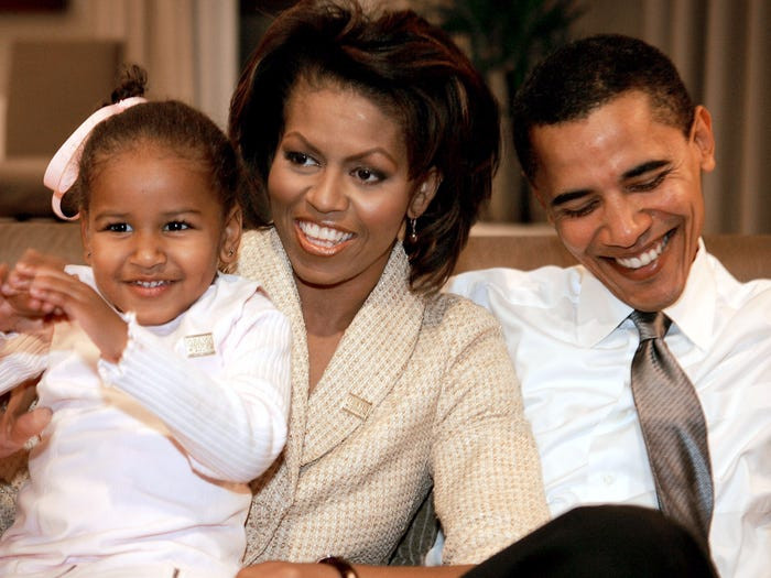 Theo cuốn hồi ký Chất Michelle, sau khi hai con gái ra đời, hôn nhân của vợ chồng ông bà Obama trở nên căng thẳng. Họ chật vật cân bằng giữa việc làm bố mẹ và sự nghiệp chính trị. Bà Michelle sau đó quyết định nghỉ việc để chăm lo cho gia đình. Ảnh: Getty.