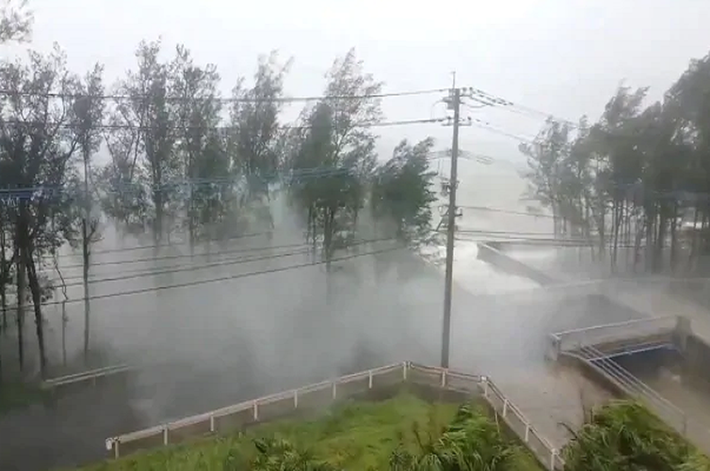 Được biết, hơn 8,59 triệu người ở Kyushu và các khu vực phía tây Nhật Bản đã được yêu cầu sơ tán để đảm bảo an toàn.