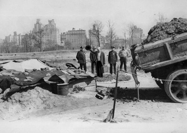 Vào năm 1931, tỷ lệ thất nghiệp ở Mỹ tăng lên 15%. Công chúng bắt đầu có thái độ thông cảm hơn với những người sống trong các khu ổ chuột Hooverville.