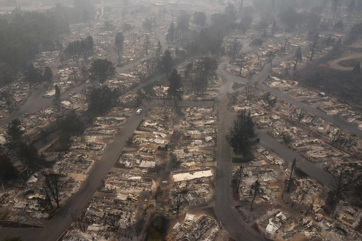 Khu Medford Estates ở Medford, Oregon, bị đám cháy Almeda tàn phá hôm 11/9. Ảnh: Reuters.