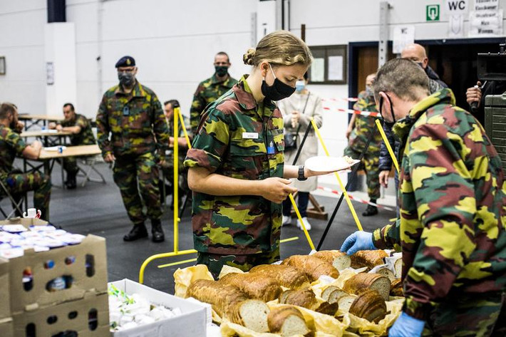 Học viện Quân sự Hoàng gia ở Brussels chịu trách nhiệm đào tạo học viên trong các lĩnh vực: Lục quân, Không quân, Hải quân và Quân y. Mỗi năm, chỉ có khoảng 150 học viên nhập học.