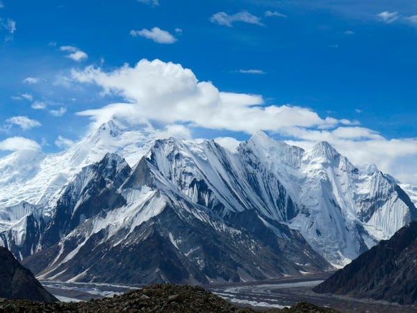 Năm 1953, sông băng Kutiah ở Pakistan đã lập kỷ lục là sông băng dâng lên nhanh nhất.