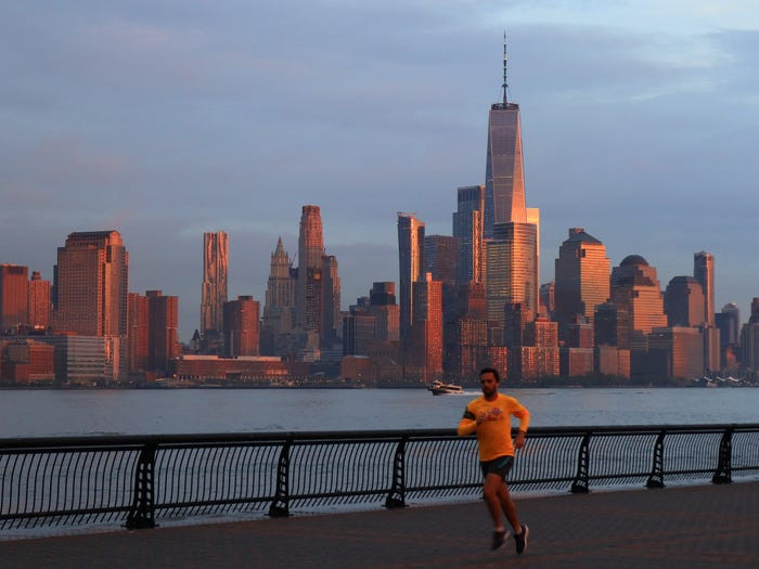 Trung tâm Thương mại Thế giới Một (1WTC) cao 541 mét ở thành phố New York, Mỹ. Công trình bao gồm 94 tầng được hoàn thành năm 2014.