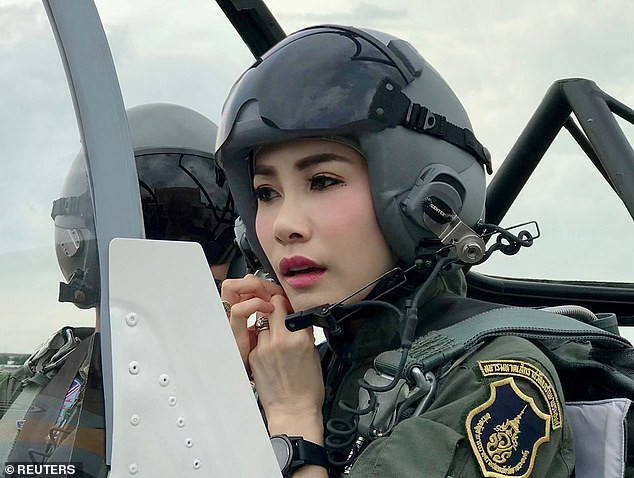 Được biết, quyết định phục hồi tước vị được Nhà vua Vajiralongkorn đưa ra chỉ một ngày sau khi bà Sineenat được ân xá. Ảnh: Reuters.