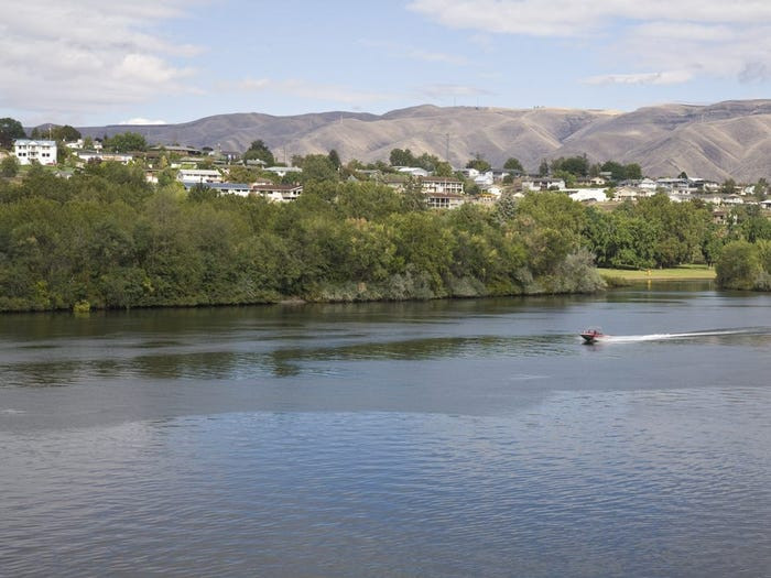 Trong khu vực nằm giữa Idaho và Washington, được gọi là khu đô thị Lewiston-Clarkson, hàng loạt vụ giết người và mất tích bí ẩn xảy ra từ năm 1979 đến 1982 vẫn chưa có lời giải. Trong số 5 người mất tích, chỉ có thi thể của Kristina Nelson, Jacqueline "Brandy" Miller và Kirstin David được tìm thấy. Steven Pearsall và Christina White vẫn mất tích.