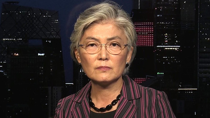 Bà Kang Kyung Wha công tác tại Bộ Ngoại giao Hàn Quốc từ năm 1999 trong vai trò của một chuyên gia về quan hệ quốc tế. Sau đó, bà làm trợ lý cho cựu Ngoại trưởng Hong Soon-young và là phiên dịch viên cho cựu Tổng thống Kim Dae-jung. Ảnh: BBC.