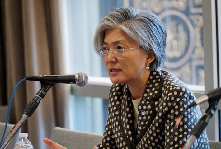 Bộ trưởng Ngoại giao Hàn Quốc Kang Kyung Wha sinh ngày 7/4/1955 tại Seoul, Hàn Quốc. Bà tốt nghiệp cử nhân ngành Khoa học Chính trị và Ngoại giao của trường Đại học Yonsei. Ảnh: KP.