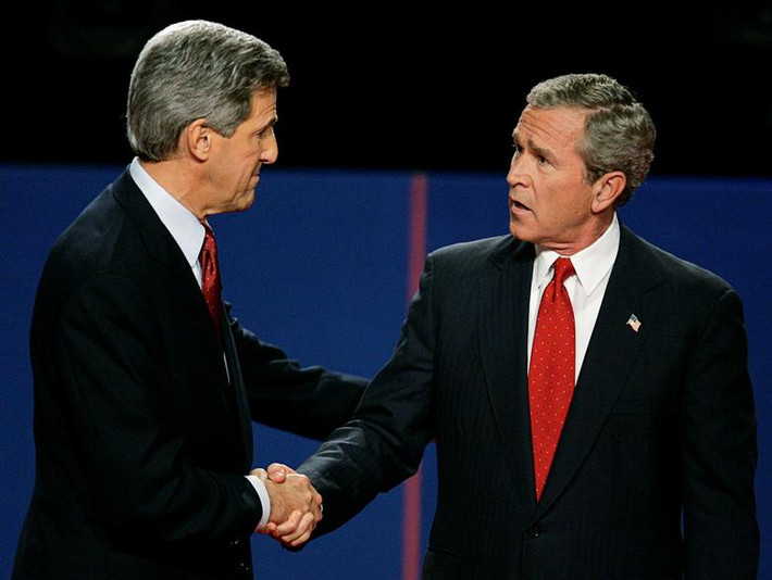 Năm 2004, Tổng thống George W.Bush tái đắc cử. Ông đã có cuộc tranh luận với ứng viên John Kerry của Đảng Dân chủ.