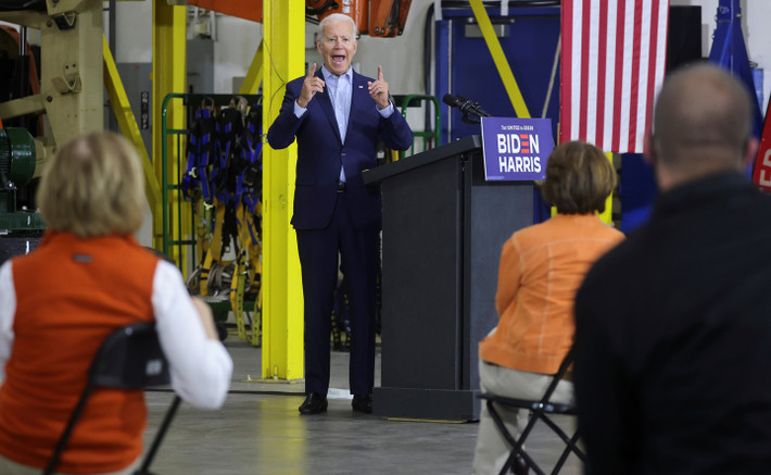 ...ông Biden có bài phát biểu tại một trung tâm đào tạo công đoàn thợ mộc ở thành phố Duluth.